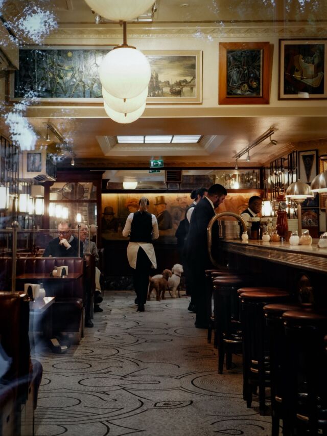 Early mornings on Sloane Square…